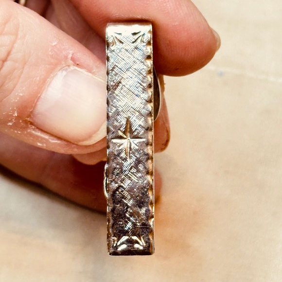 Silver Tone Diamond Cut Starburst Tie Clip Cross Hatch Background Vintage - Picture 9 of 9